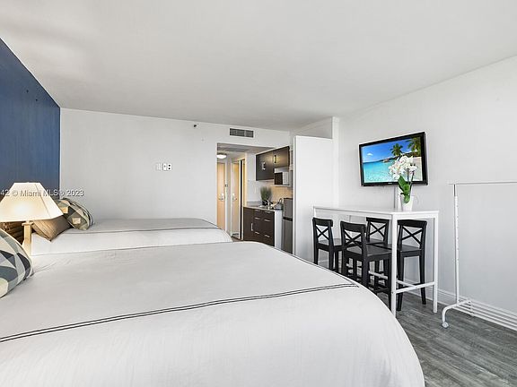 4th image of 19201 Collins Ave #743