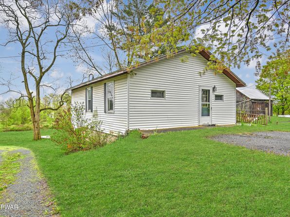 580 & 584 E Sterling Rd, Newfoundland, PA 18445