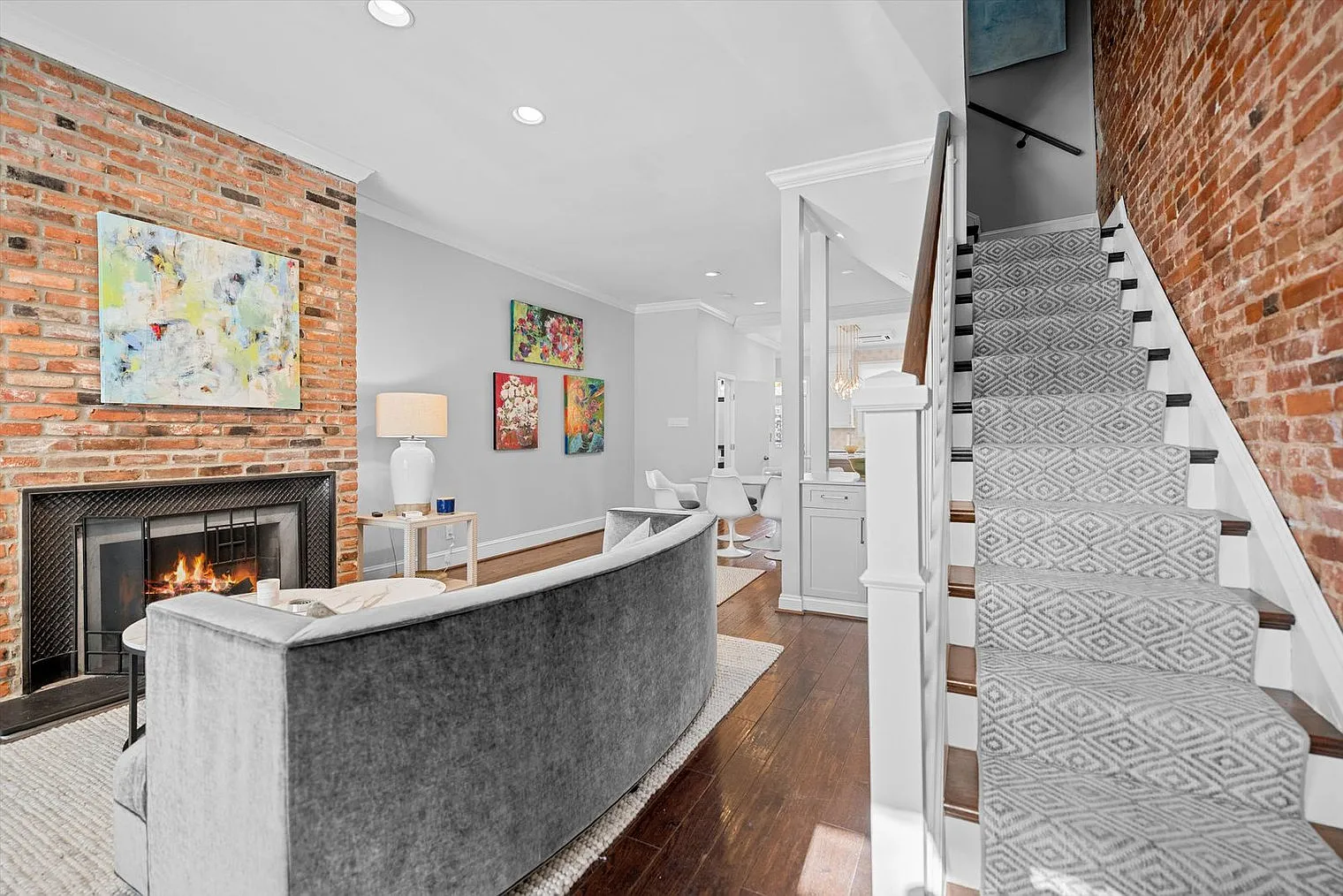 2 bed, 2.5 bath, 23680 sqft, $6,678 — Photo 4