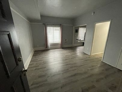 5th image of 134 W Hawthorn St #10
