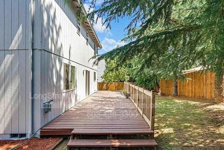 332 NE Carmen Pl — Photo 36