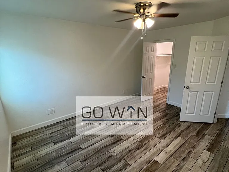 1727 W Mountain View Rd — Photo 10