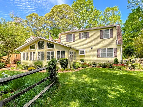4th image of 23144 Crestwood Ln