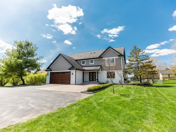 2473 Willow Way Dr, Commerce Township, MI 48382