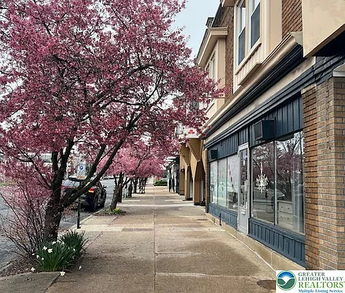 606 W Broad St #F Photo 1