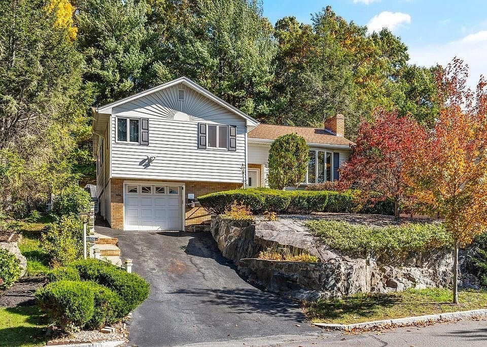 1st image of 174 Woodcrest Dr