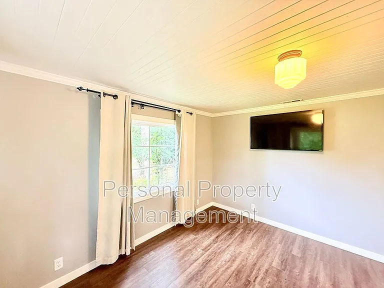 2234 N L St — Photo 13