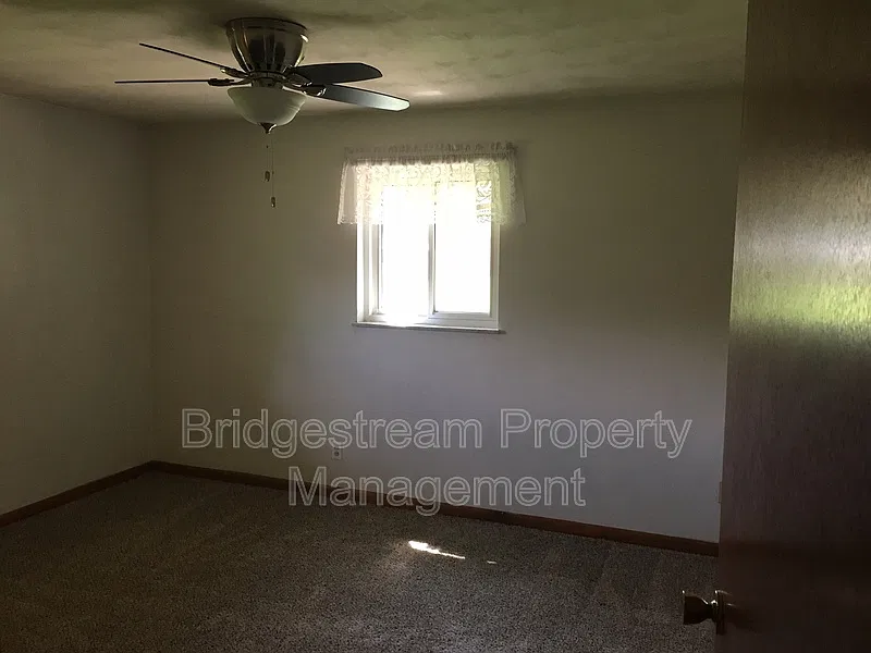 3 bed, 2.0 bath, 1404 sqft, $1,795 — Photo 3