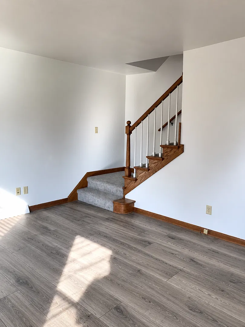 1040 Hunt — Photo 3