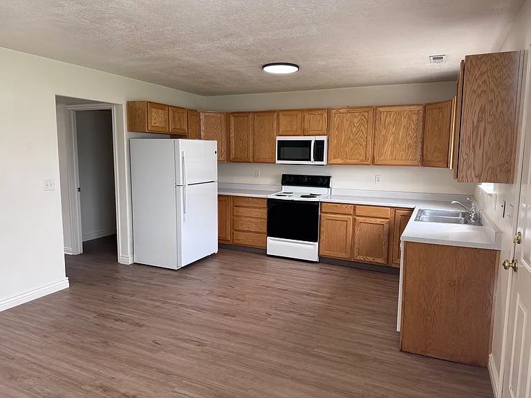 2455 W 450 N #3 — Photo 8