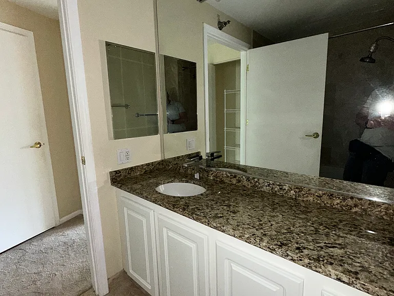 345 N La Salle Dr #2006 — Photo 18