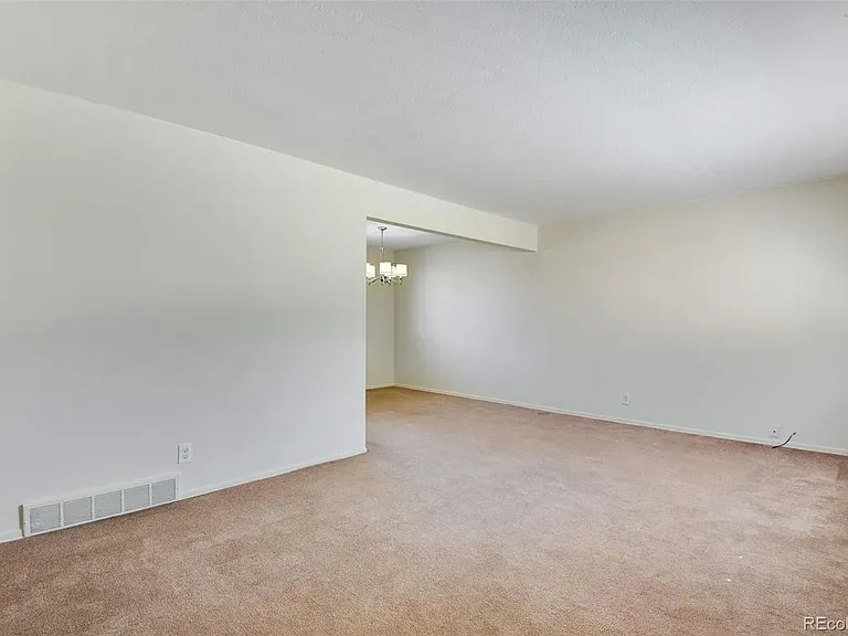 1628 S Locust St — Photo 4