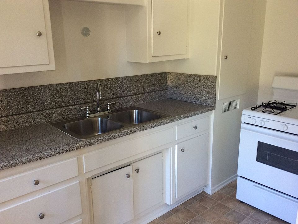 2nd image of 15963 Sherman Way APT 2