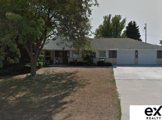 121 N 8th St, Laurel, NE 68745