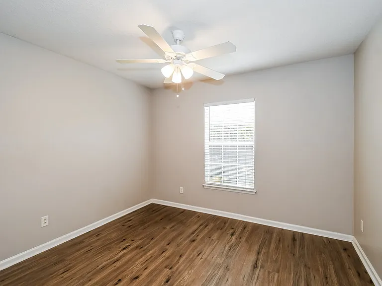 2285 Brian Lakes Dr E — Photo 12