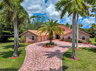 7562 NW 51st Pl, Coral Springs, FL 33067