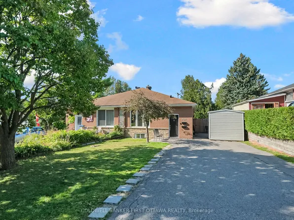 702 Crystal St, Ottawa, ON K1K 2G2