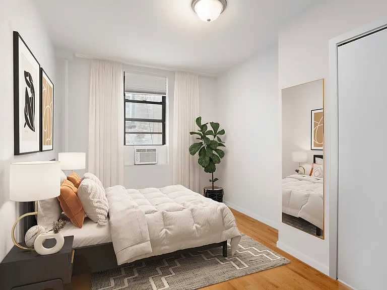 329 E 9th St #3 — Photo 2