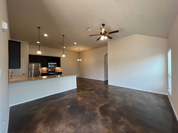 5th image of 105 Stacy Ln