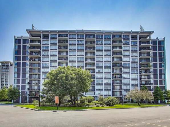 8815 W Golf Rd APT 3D, Niles, IL 60714