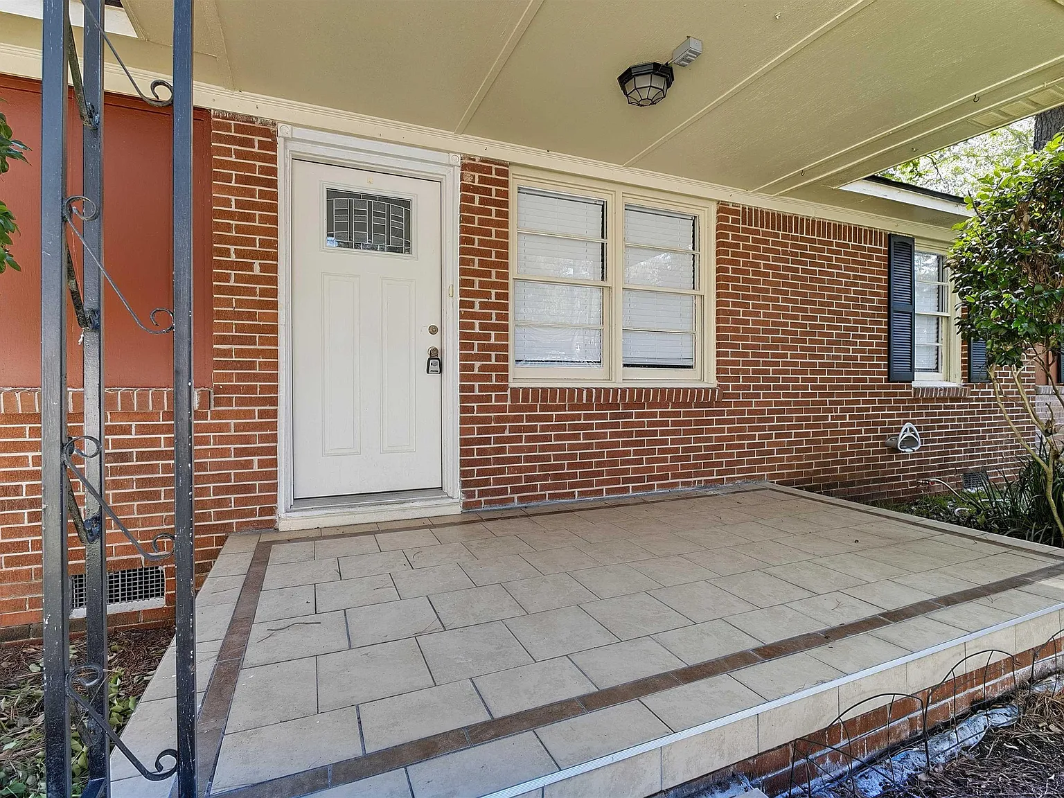 3 bed, 1353 sqft, $1,650 — Photo 2