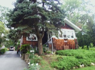 61 Oakwood Dr, Wayne, NJ