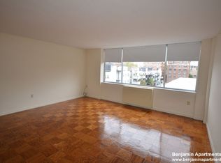 73 Monmouth St #2F, Brookline, MA 02446