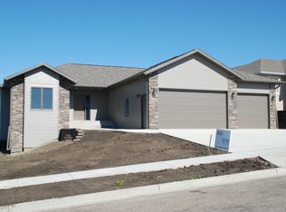 1008 Mustang Dr, Bismarck, ND 58503