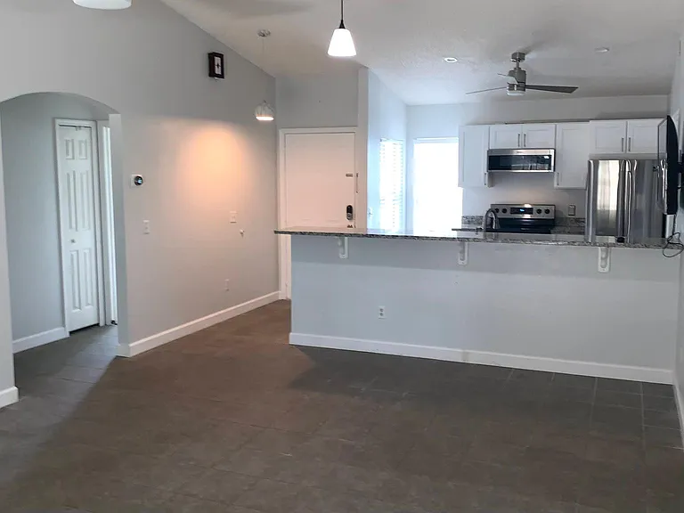 110 N Hawthorne Ave — Photo 11