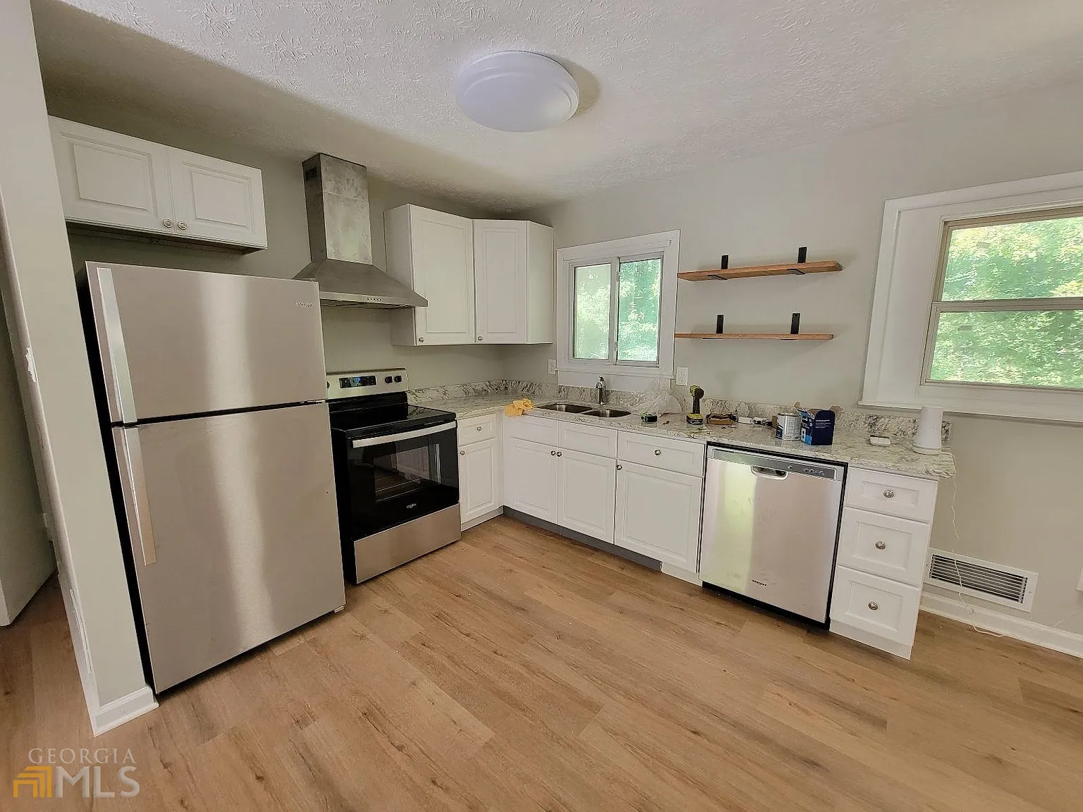 5 bed, 2.0 bath, 2000 sqft, $1,870 — Photo 2