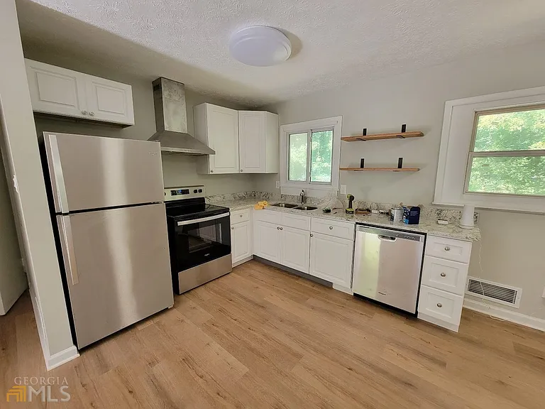 6628 Stark Ct — Photo 2