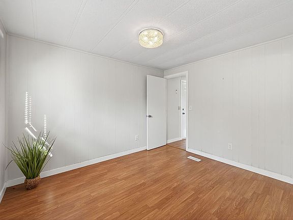 4th image of 121 Ferry Rd #12