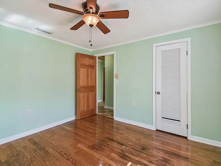 208 Union St — Photo 17