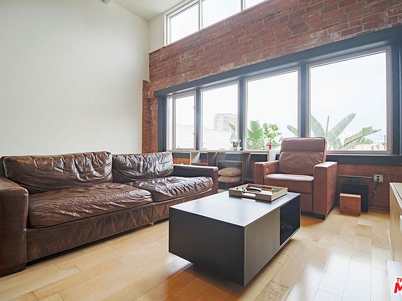3rd image of 120 S Hewitt St #13