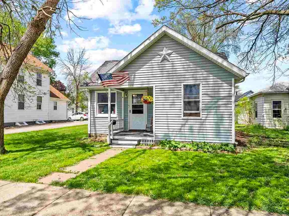 214 E 2nd St, Washington, IA 52353