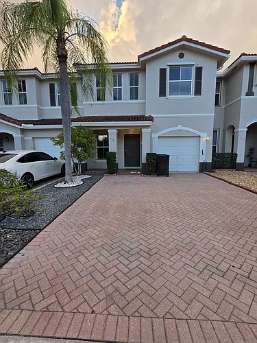 102 Riverwalk Cir Photo 1