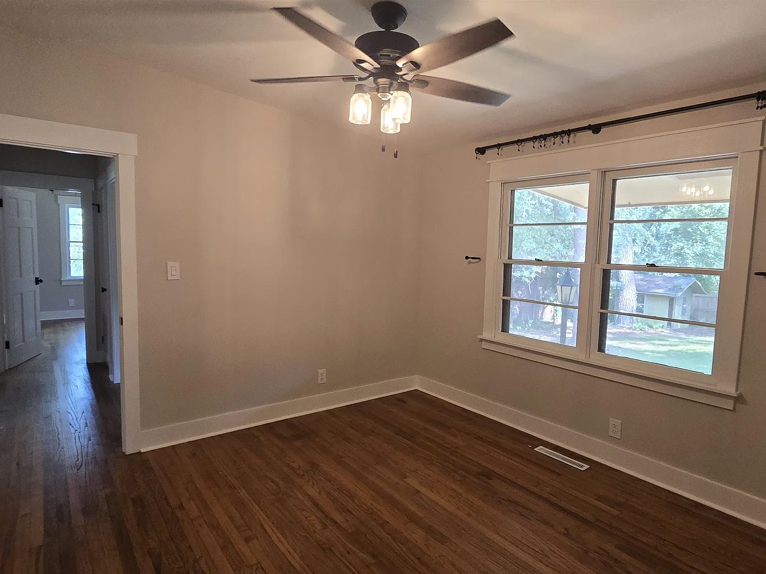4 bed, 2.5 bath, 1966 sqft, $1,600 — Photo 3