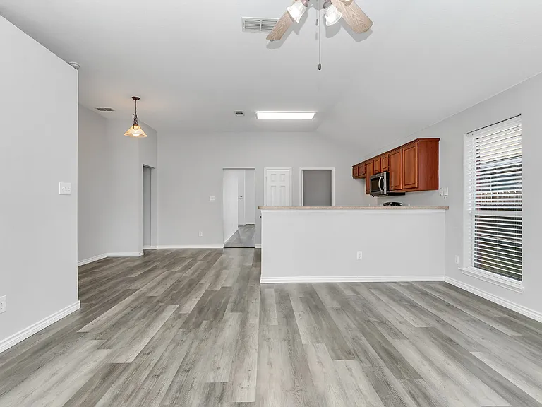 7321 Grass Valley Trl — Photo 14