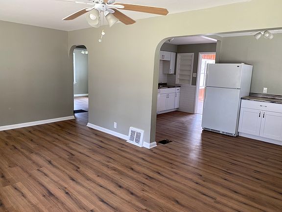 3rd image of 7800 Underhill Dr