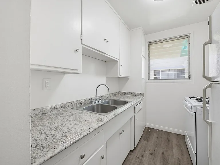 333 S Rexford Dr #7 — Photo 3
