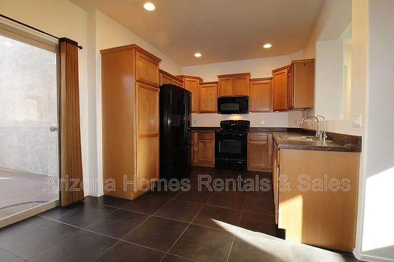 3 bed, 2.5 bath, 1448 sqft, $1,750 — Photo 4