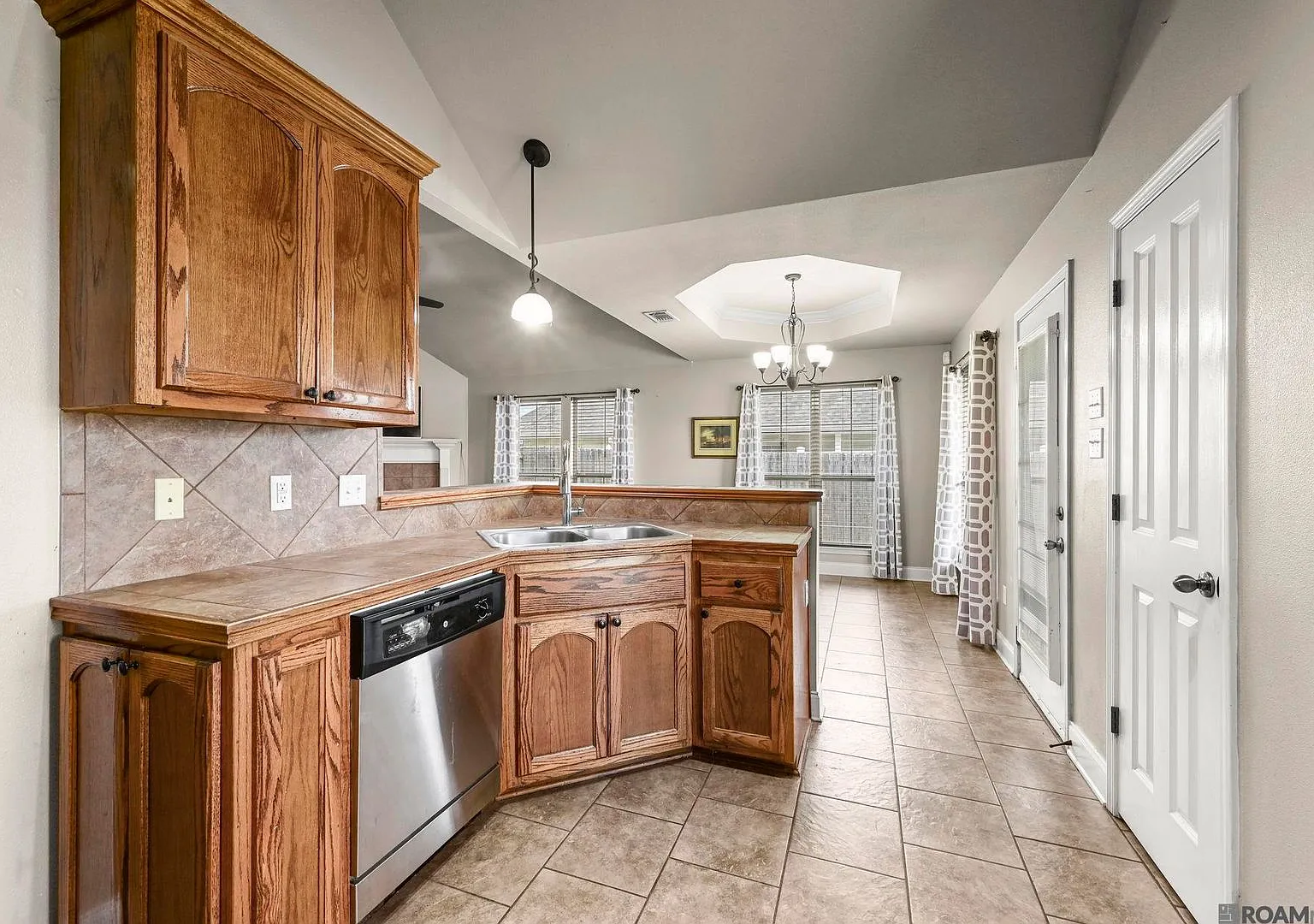 Spacious 3-Bedroom Home for Rent! — Photo 4