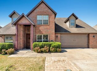 1743 S River Meadows Dr, Fayetteville, AR 72701