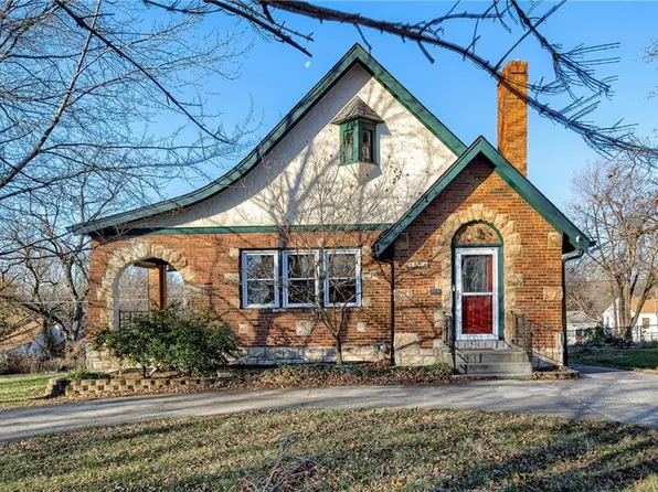 8208 Walnut St, Kansas City, MO 64114