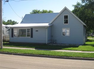 912 Pearl St, Sabula, IA 52070