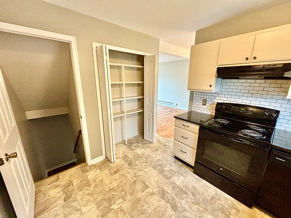 Kitchen with pantry and basement entry