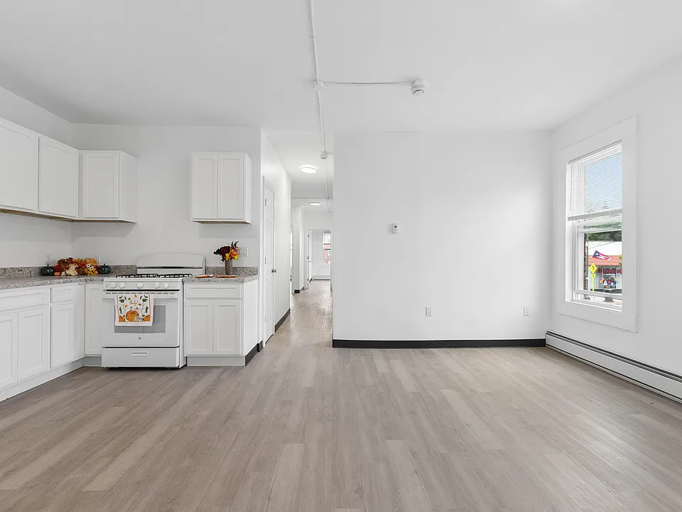 658 Park St #2A