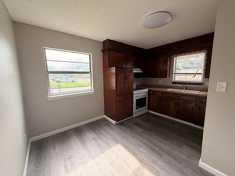 920 N Fargo Ave — Photo 3