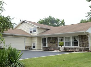 125 Old Mill Grove Rd, Lake Zurich, IL 60047