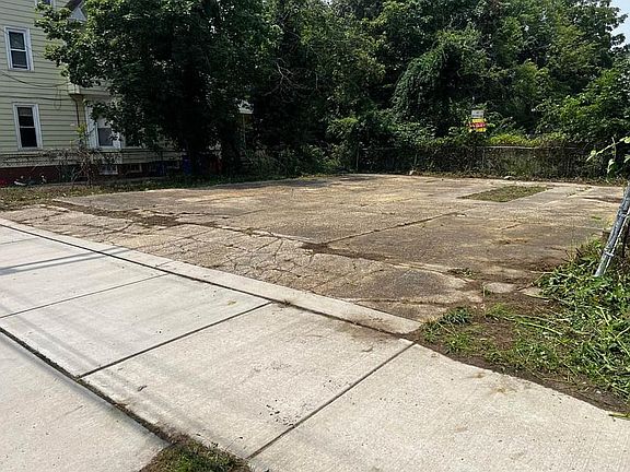 4th image of 218 N 6th St